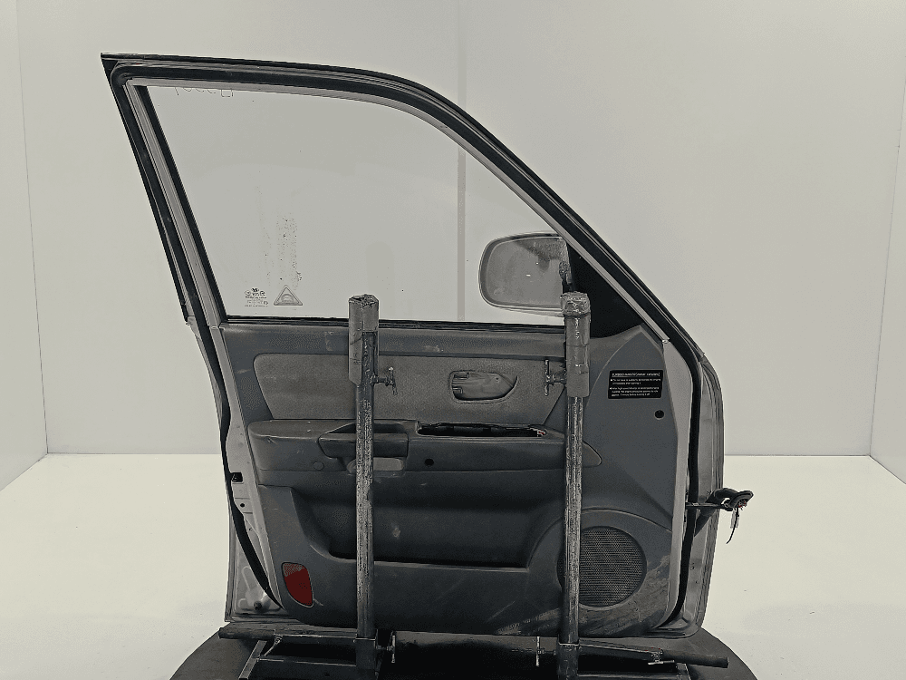 Дверь передняя левая к Hyundai Terracan (01-04)