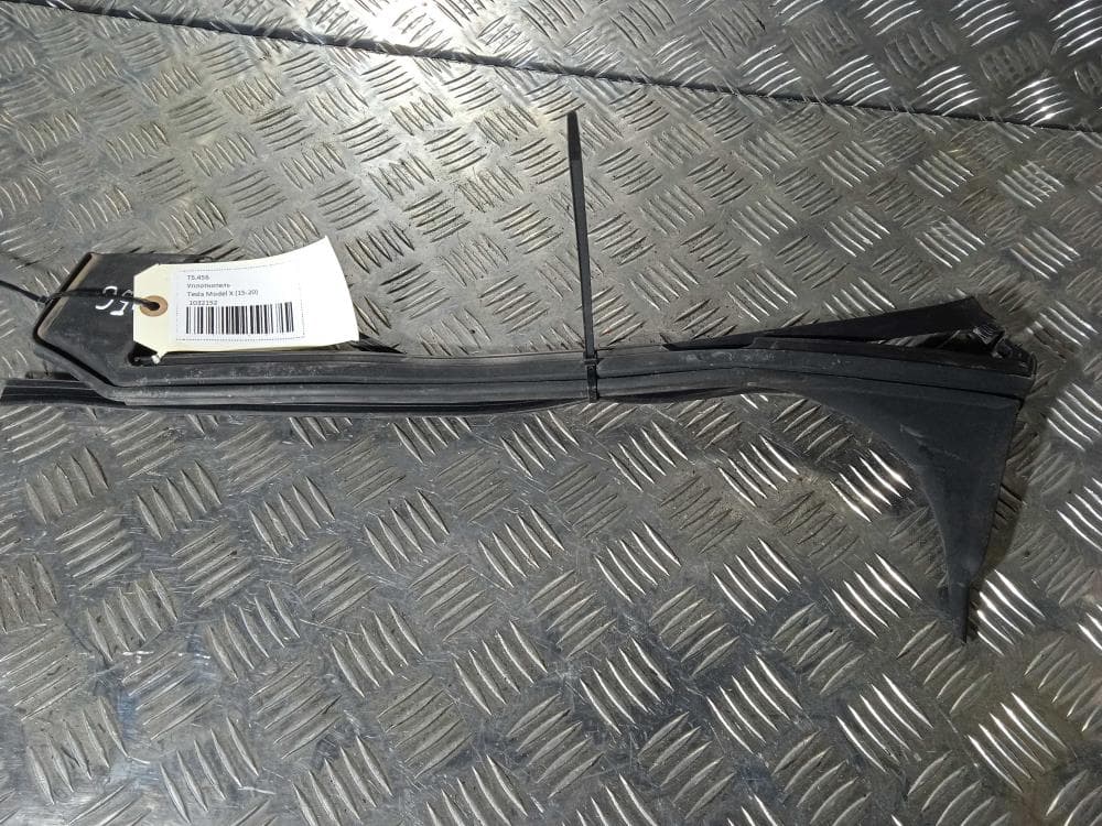 Уплотнитель к Tesla Model X (15-21)