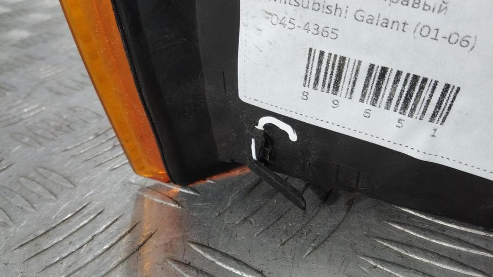 Поворотник правый к Mitsubishi Galant 8 Рестайлинг (01-06)