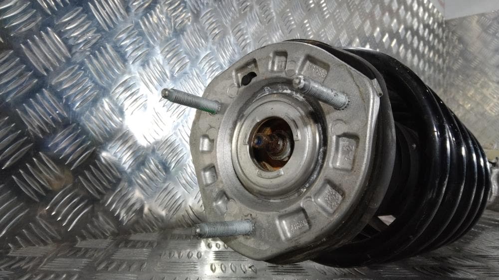 Стойка передняя левая к Jeep Grand Cherokee WL (21-24)