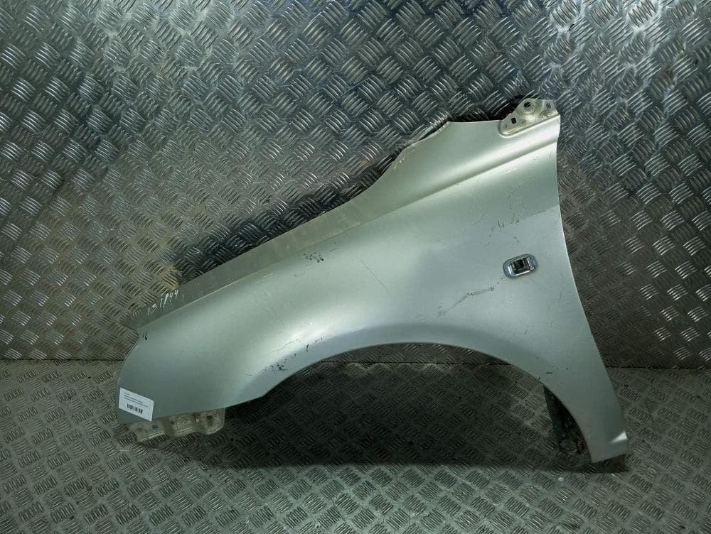 Крыло переднее левое к Toyota Corolla E120/E130 (02-04)