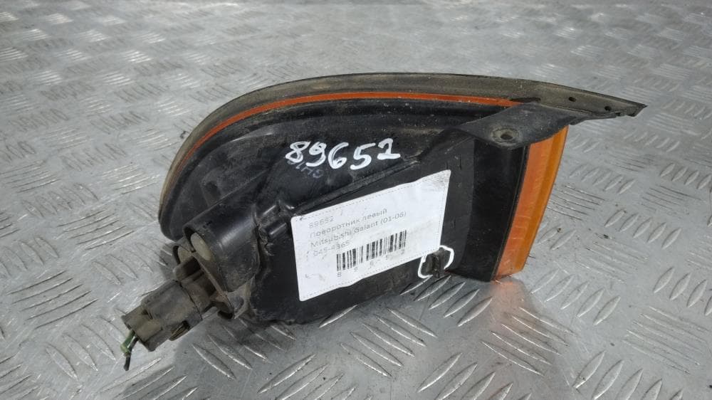 Поворотник левый к Mitsubishi Galant 8 Рестайлинг (01-06)