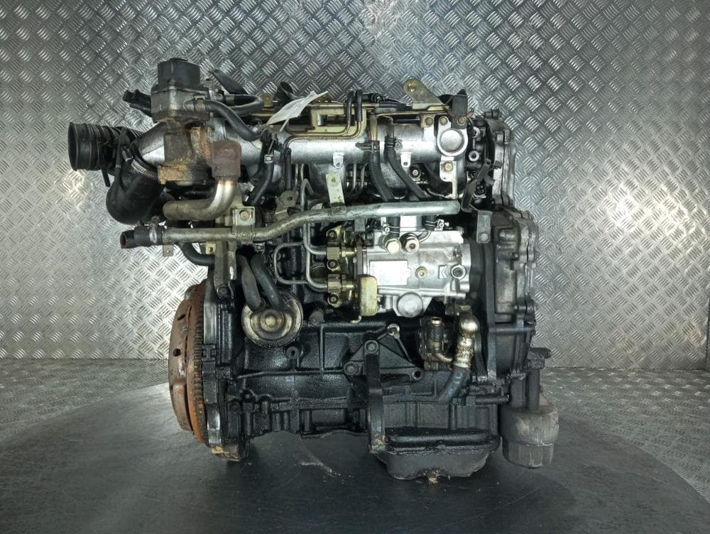 Двигатель к Nissan  Almera Tino (00-06)