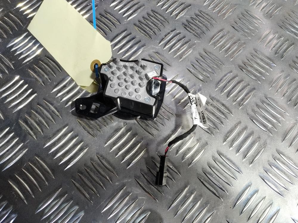 Фонарь салона (плафон) к Tesla Model X (15-21)