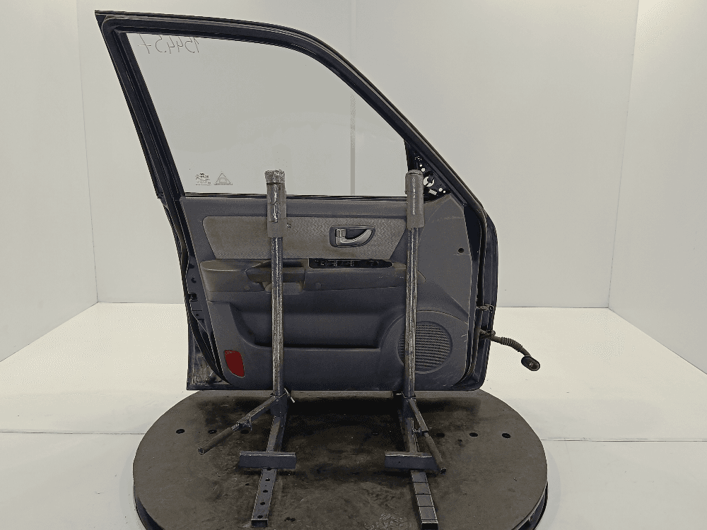 Дверь передняя левая к Hyundai Terracan (01-04)