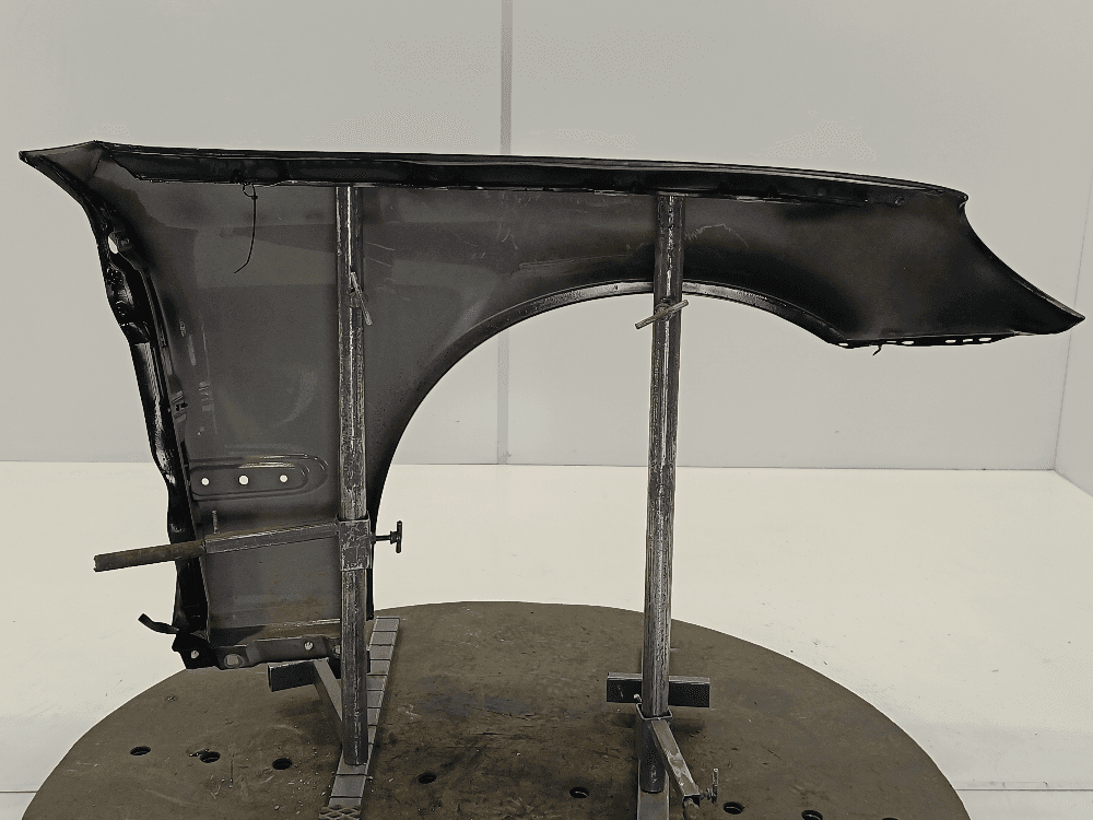 Крыло переднее левое к Mercedes C Class W203/S203/CL203 (00-04)