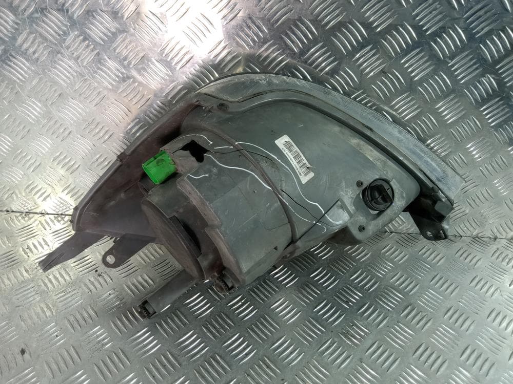 Фара правая к Ford Fiesta 5 (02-08)