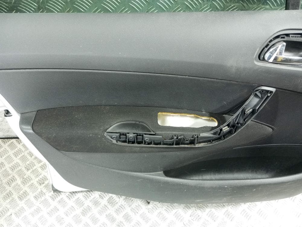 Дверь передняя левая к Peugeot 308 1 (07-11)