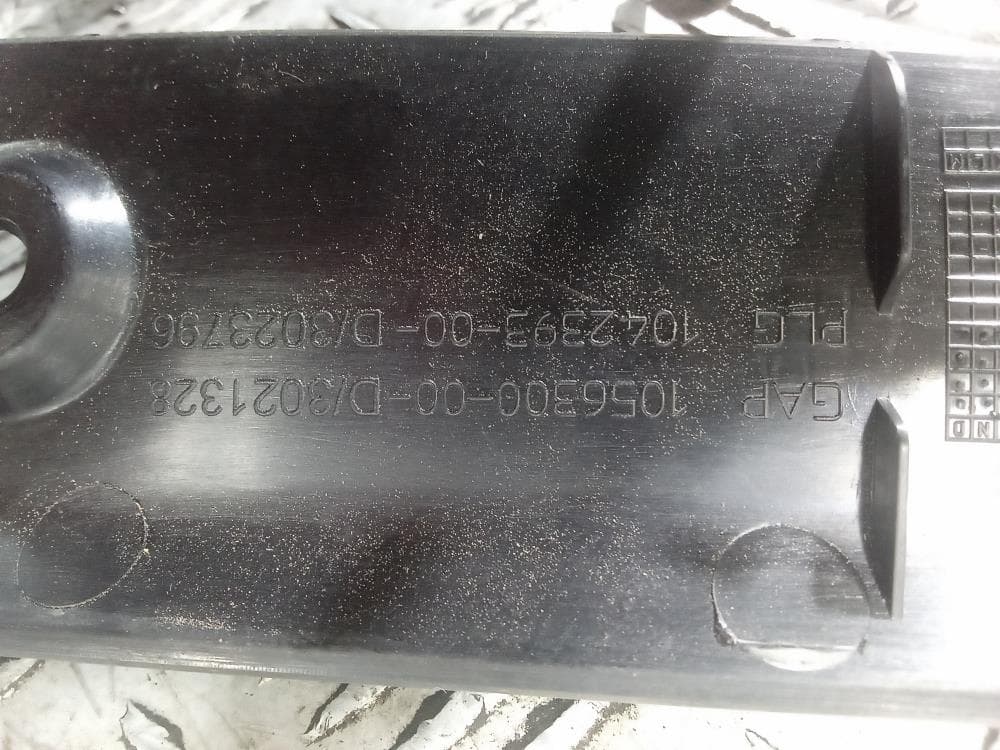 Накладка двери (крышки) багажника к Tesla Model X (15-21)