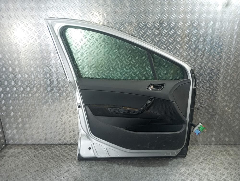 Дверь передняя левая к Peugeot 308 1 (07-11)