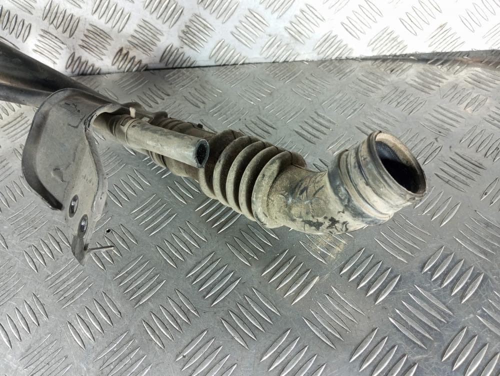 Горловина топливного бака к Nissan  Almera Tino (00-06)